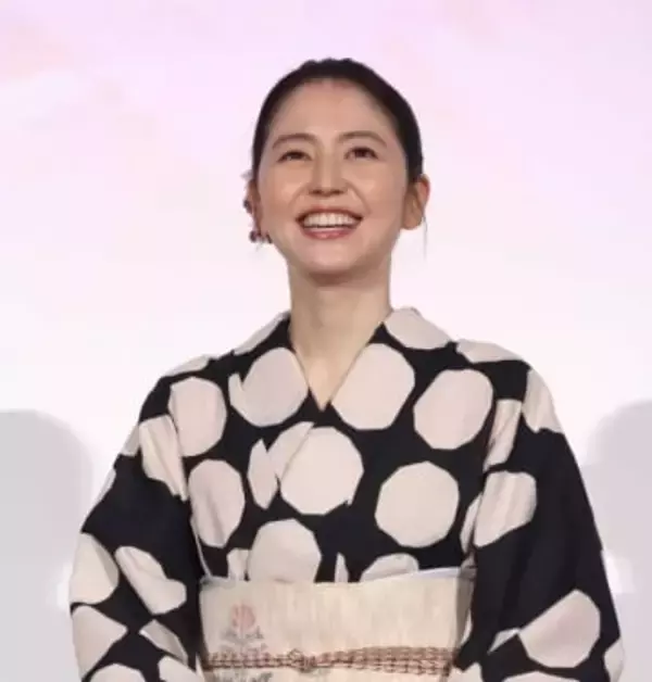 「字もきれいなんだ」長澤まさみさん直筆署名に注目集まる　「完璧すぎる」「文字まで清楚」「さらに好きに」1月1日に結婚発表