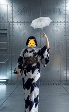 レースの日傘を買ったら……そのサイズ感に「トトロで笑った」「逆に可愛い」「通販あるあるすぎる」