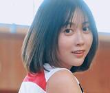 「「ドキドキカットまで見れちゃいます」　むちむちヒップでユニフォームがパンパン　人気沸騰コスプレ美女、運動部合宿グラビアで魅了」の画像1