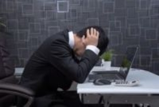 経済力、キャリア、仕事…社会人が劣等感を感じる瞬間　「友人から結婚や妊娠の報告を受けたとき」「自分は人生のステージが止まっている」