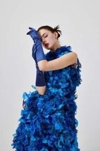 素敵なドレス…実は運動会でよく使う「アレ」でできています　「すごい！」「カワエエです」