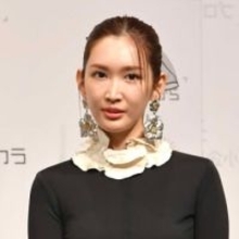 「15歳の次男もスラっとしたイケメン…？」紗栄子、息子と過ごすクリスマス「私にもサンタさんが来てくれました」