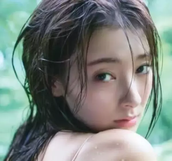 悪女役で話題　元CanCamモデルの30歳女優　初めてのランジェリー姿　儚い妖艶美を表現した1st写真集