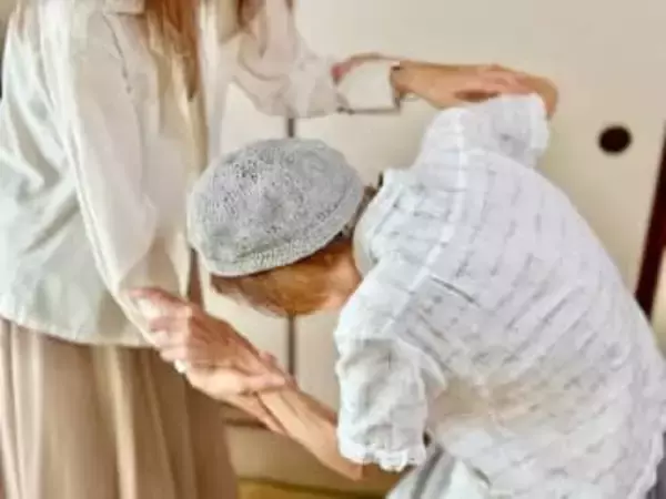 重要な仕事を任され、40代女性「認知症の母を、一人にしてしまう」　兄弟も近くにいるのに……介護と仕事の板挟みに