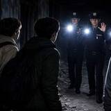 「バリケード突破し廃墟に侵入　ノリで友人と肝試しを楽しむ大学生　点滅する赤い光とともに現れたのは…【弁護士が解説】」の画像1