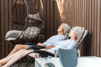 ホテルや旅館を選ぶとき、なにを重視する？　ある設備の有無をチェックする…シニアと若者での違い、浮き彫りに