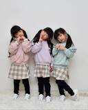 「滑り台で遊ぶ5歳の三つ子姉妹…パパを巻き込んでの新しい遊び方に「大きくなったなぁ」「息ピッタリ！」」の画像1