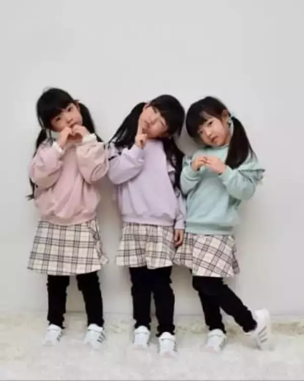 滑り台で遊ぶ5歳の三つ子姉妹…パパを巻き込んでの新しい遊び方に「大きくなったなぁ」「息ピッタリ！」