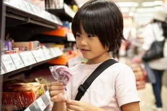 子どもの夏休み、おこづかいは7割超が「3000円未満」　親子で使い道に大きなギャップも