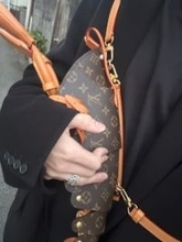 「良さが分からない」と批判も…ルイ・ヴィトンの110万円エビ型バッグ、なぜ購入！？ 「物は入らないし目立つけど、舐めてほしくない」理由