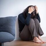 「幸せそうな既婚者や家族を見るたびに…「人生詰んだ」「自分は負け組だ」と落ち込む35歳独身　夜も眠れず仕事中も「死にたい」という思考から抜け出せません【精神科医が解説】」の画像1