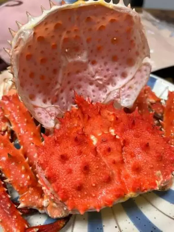 「こんなのある？」1200円のカニをむいたら…中から衝撃のご対面「すげーーー」「めっちゃレア！！」