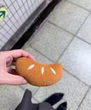 「「間違えて犬のおもちゃ会社に持ってきちゃった」→「早退した方がいい」と悩む飼い主に「俺が上司なら速攻帰宅命令出す」」の画像1