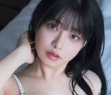 「攻めた露出　美貌の漫画家が衝撃の初グラビア　純白ランジェリー姿で色白ボディ披露」の画像1