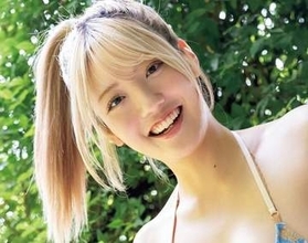 たわわ＆もちもち　圧巻Iマシュマロの話題アイドル・水野Reta　三角ビキニで悩殺ポーズ