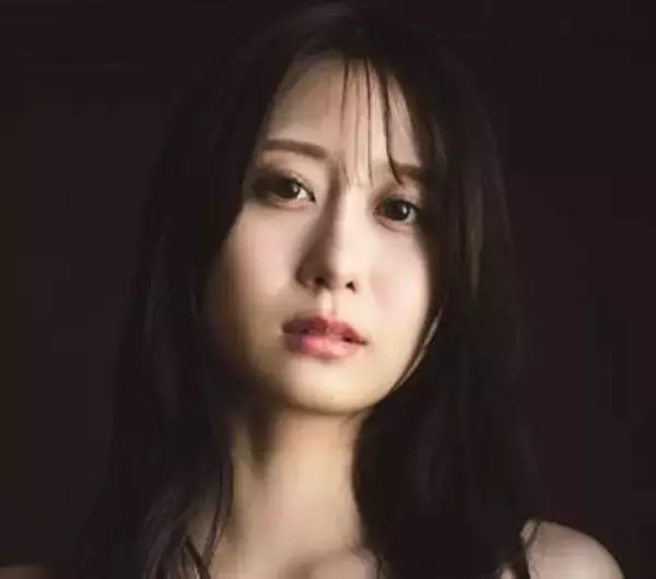 29歳の朝ドラ女優「みてね」　バキバキ腹筋の純白ランジェリー姿　禁断の愛に堕ちるショートドラマではヒロイン役