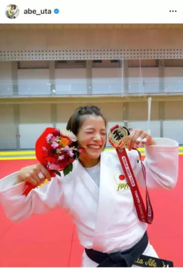 阿部詩、ジーンズにヒールブーツ光る私服姿「かっこ可愛い！」「スーパースター」