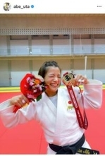 阿部詩、ジーンズにヒールブーツ光る私服姿「かっこ可愛い！」「スーパースター」