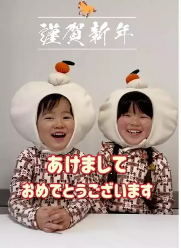 3歳双子の「寝相図鑑」に爆笑……「ヘッドロック寝」「縦列寝」「テトリス寝」など寝相は20種類も！？