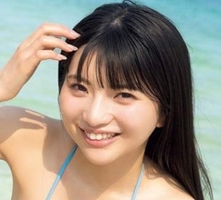 「沖縄でこんがり焼けました」　愛されボディと小動物のようなルックス　どさんこアイドルが水色ビキニで初表紙＆巻頭G