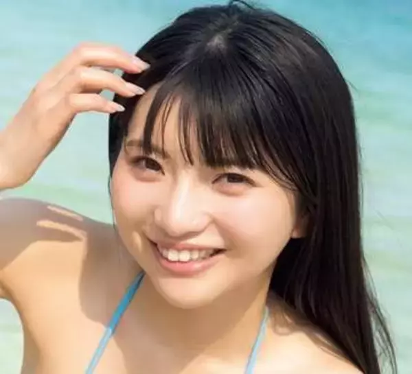 「沖縄でこんがり焼けました」　愛されボディと小動物のようなルックス　どさんこアイドルが水色ビキニで初表紙＆巻頭G