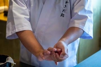 一人前の寿司職人になるには10年　業界の常識を塗り替える「鮨アカデミー」　異業種の社長が語る「最初に握る楽しさを知ってほしい」「寿司職人への入り口を広げたい」
