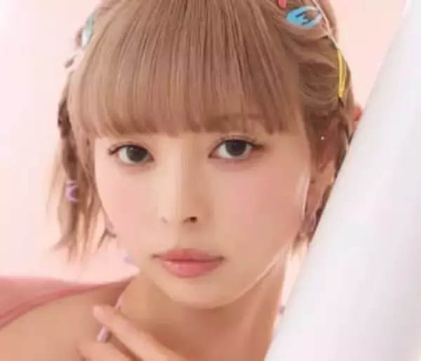 パステルビキニとクールな黒ランジェリー、どちらがお好き？　36歳美女が二面性グラビアに挑戦