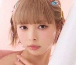 パステルビキニとクールな黒ランジェリー、どちらがお好き？　36歳美女が二面性グラビアに挑戦