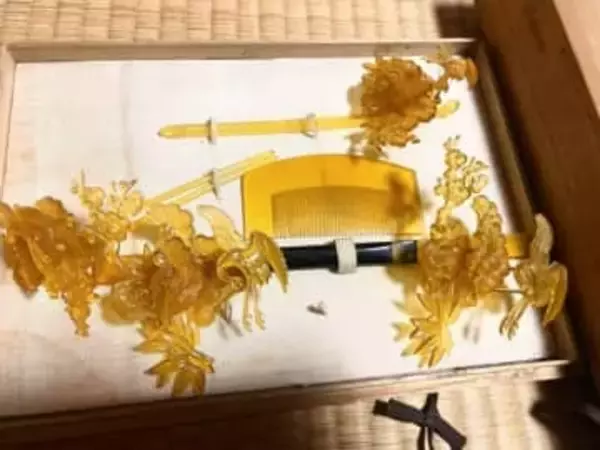 「凄いの出てきた！」曽祖母の嫁入り道具「見事なべっ甲のかんざし一式」本物？それとも？「長い時を経て無事に再会できた喜びは変わりません」