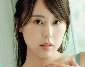 お嬢様女子大卒＆Hカップ98センチのピアニスト　初写真集で裸を解禁　表紙は大胆髪ブラ 「ファンの方々の想像力を…」