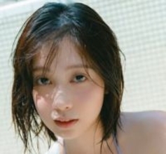 表紙の公式パンフが即完売　人気沸騰のB90コスプレイヤー　透き通った柔肌とまん丸バストの鮮烈グラビア