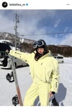 「まさかリサがいるなんて」BLACKPINKリサ、日本のスキー場に現れる　利用客に混じりカツカレーを食べる姿も