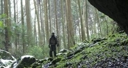 大きく開いた洞口が“神秘の世界”へ誘う…岡山・新見市の鍾乳洞「宇山洞」　映画「脛擦りの森」や「八つ墓村」の舞台に