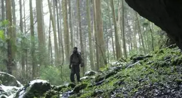 大きく開いた洞口が“神秘の世界”へ誘う…岡山・新見市の鍾乳洞「宇山洞」　映画「脛擦りの森」や「八つ墓村」の舞台に