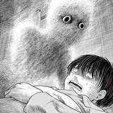 「夜な夜な部屋に現れる白い影の女　こちらを凝視する目は血走っていた　青年を地元に縛りつけたい偏愛が生霊に【漫画】」の画像1