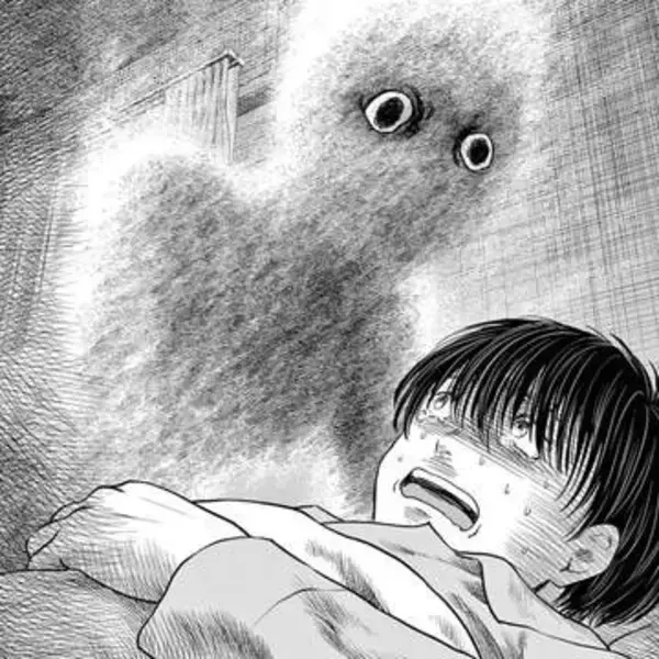 夜な夜な部屋に現れる白い影の女　こちらを凝視する目は血走っていた　青年を地元に縛りつけたい偏愛が生霊に【漫画】