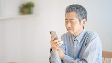 6割が携帯解約できず請求増を経験　50、60代にはデジタルの壁→人に相談できず深刻化…　理由「パニックになったから」を上回ったのは？