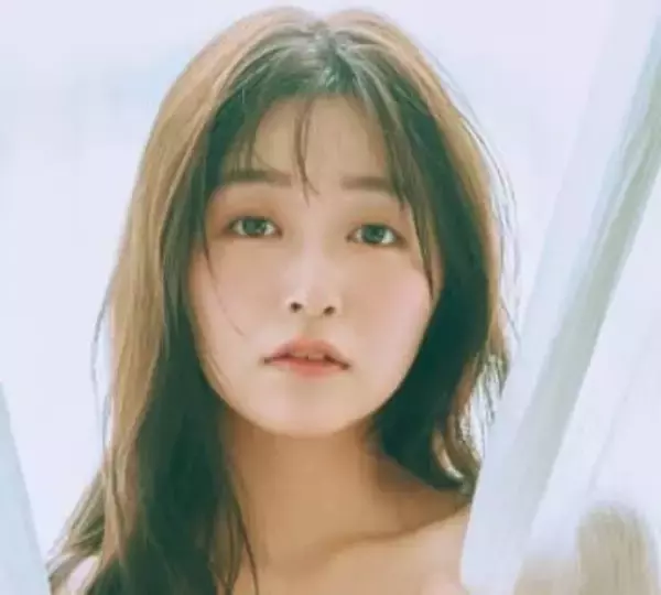 柔らか光に包まれた小悪魔ビキニ美女　ミスヤングマガジン19歳が魅せるオトナと美少女の狭間