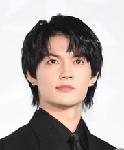 紅白初出場27歳、書道6段の腕前がスゴすぎ！　「カッコいいし、字は上手いし」「なんでもできる」「器用すぎます」