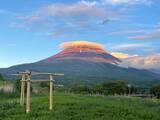 「夕暮れ時、富士山に訪れた3分間の奇跡「すごい！」「神々しい」」の画像1