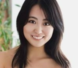 大迫力のたわわボディ　21歳女優の鮮烈ビキニが表紙　裏表紙はミニグラの超新星　ボム3月号限定版