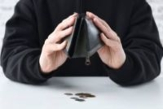 氷河期世代が借金をしたきっかけは？　「浪費」より「世代特有の困難」が圧倒的最多に