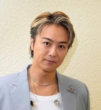 「ギャルピかわいい」人気グループメンバー、タトゥーちらり　妻は女優、3人の女の子のパパ　「破壊力ありすぎ」