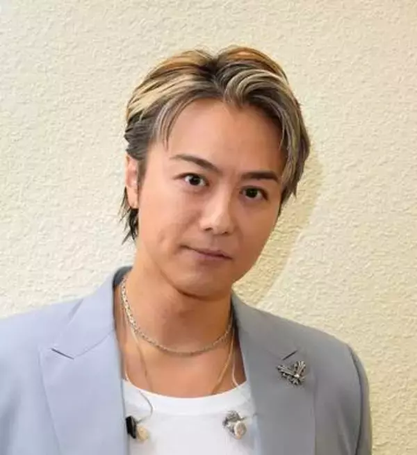 「ギャルピかわいい」人気グループメンバー、タトゥーちらり　妻は女優、3人の女の子のパパ　「破壊力ありすぎ」