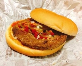 ソースやピクルスの増減…「今までできたんかーい」　マクドナルドのサービス変更告知に驚き　「いつも多めで頼んでました」という人も