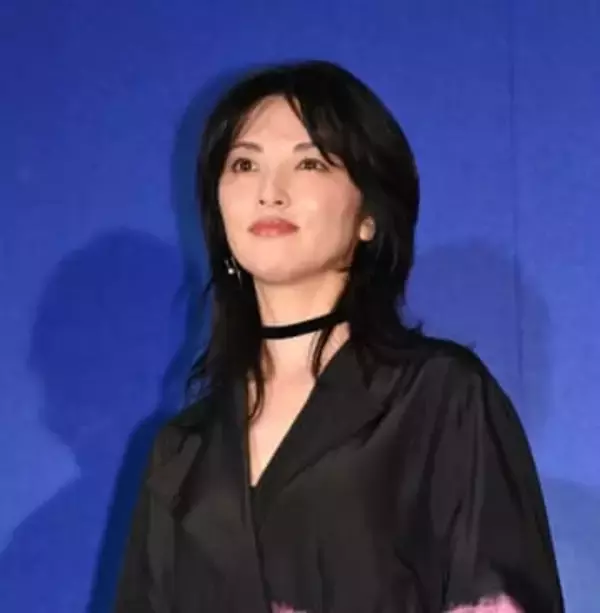 「初代なっちゃん」から28年　45歳女優、1児の母の顔に大反響　「お母さんになってもかわいらしい」「どう見ても素敵」
