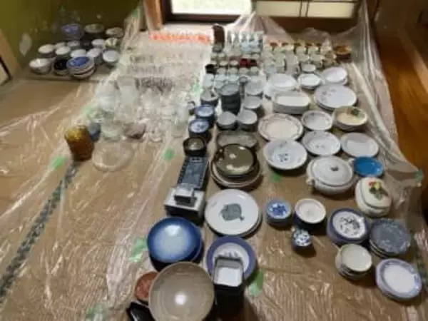 恋人と買った「築37年の中古物件」……食器などは残されたまま　驚きの光景に「掘り出し物ありそう」「生活が思い浮かぶ」