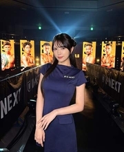 スーツ脱ぎ捨て85・58・90の神ボディあらわ　博多美人モデル・羽瀬レイナ、初めてのOLグラビアで色気むんむん