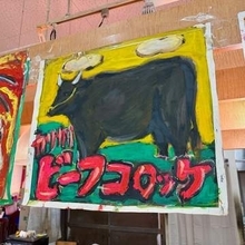 「カネ払ってもこういうのを使いたい」市場で遭遇した手書きの看板　人間味あふれてパワフルすぎた「はちきれんばかりの牛」「AIには負けない」