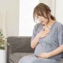 妊娠判明後、彼がまさかの「入籍拒否」！？義母の猛反対と謎の借金を理由に…どうすれば？　心理カウンセラーが示す「二者択一」